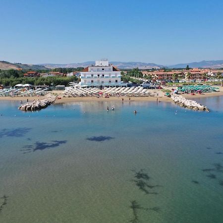Hotel Strand Marina Di Montenero Exteriör bild