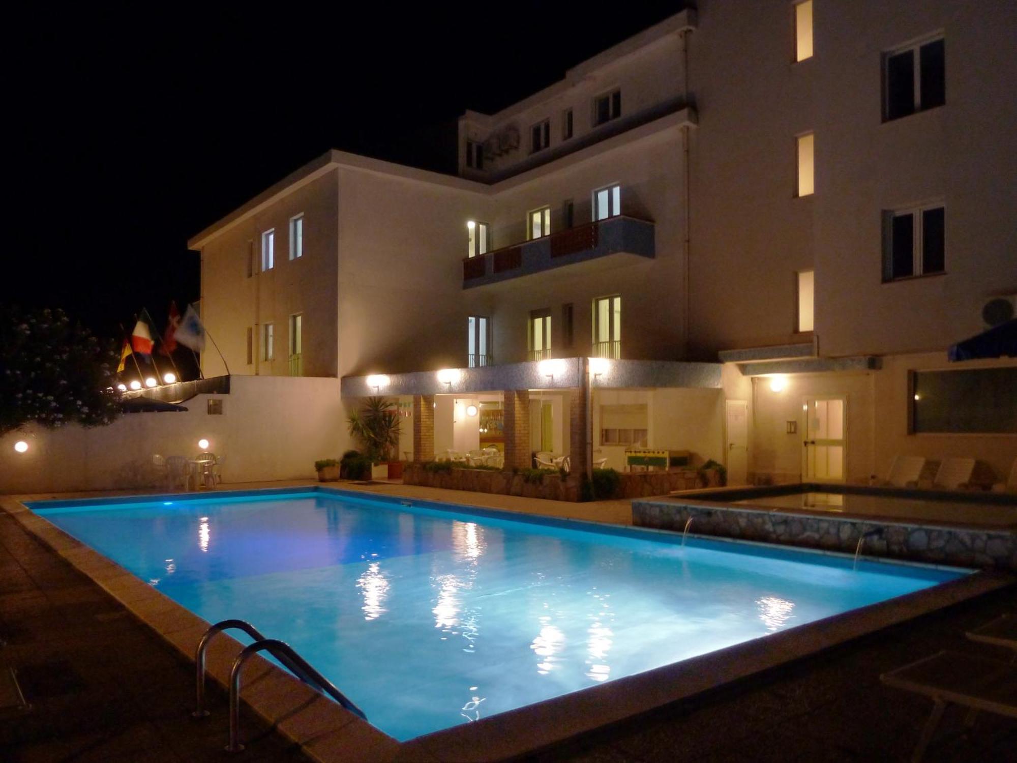 Hotel Strand Marina Di Montenero Exteriör bild
