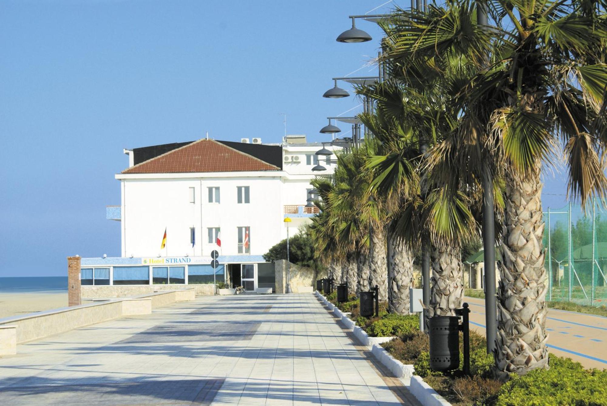 Hotel Strand Marina Di Montenero Exteriör bild