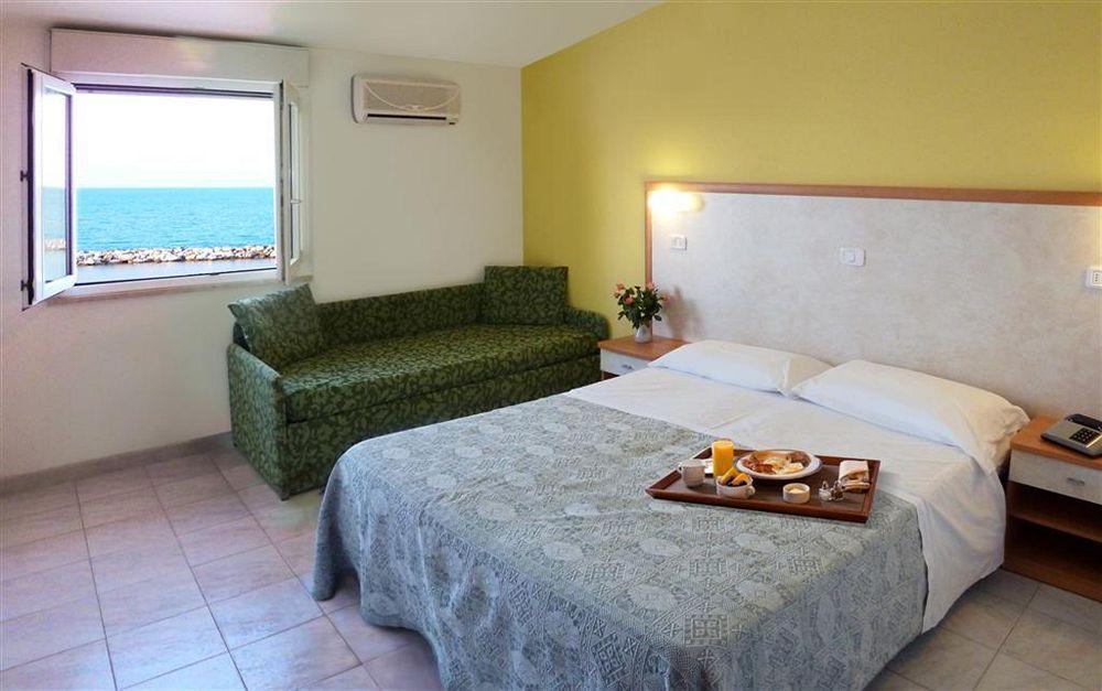 Hotel Strand Marina Di Montenero Exteriör bild