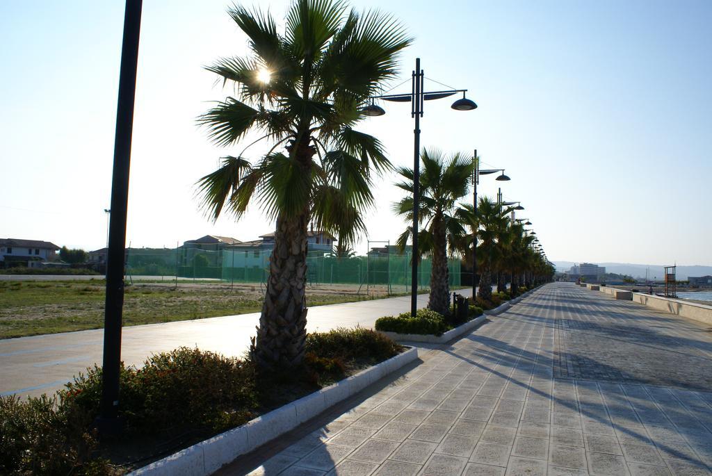 Hotel Strand Marina Di Montenero Exteriör bild