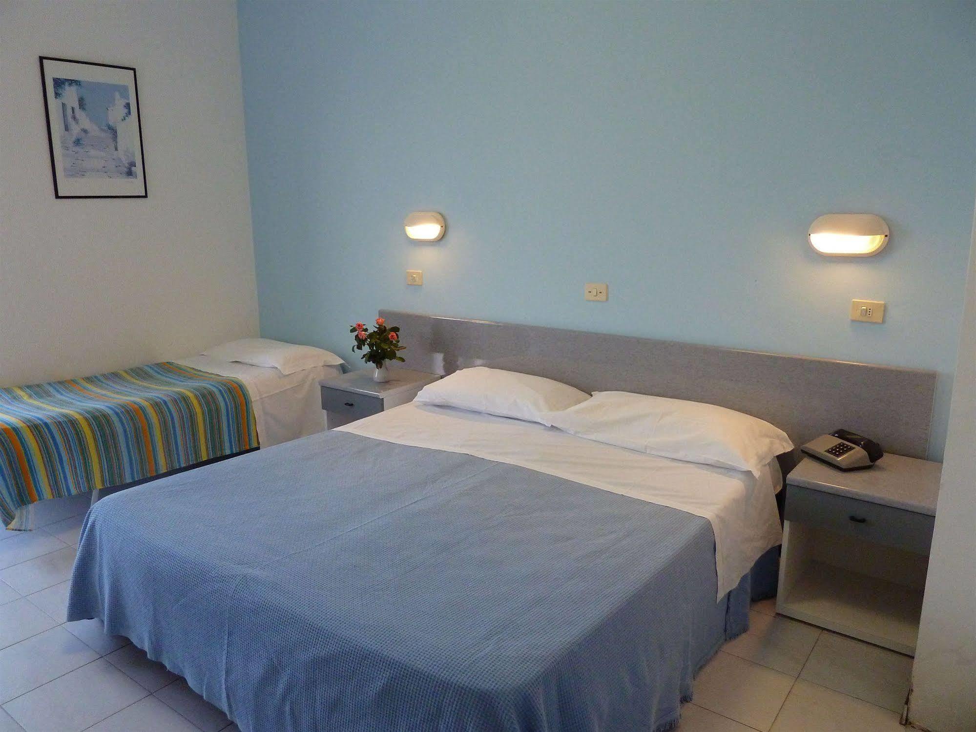 Hotel Strand Marina Di Montenero Exteriör bild