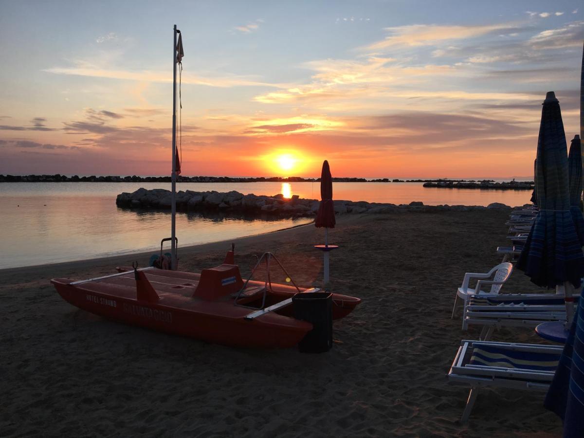 Hotel Strand Marina Di Montenero Exteriör bild