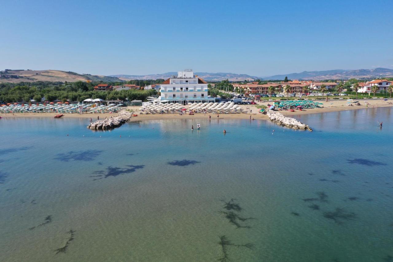 Hotel Strand Marina Di Montenero Exteriör bild